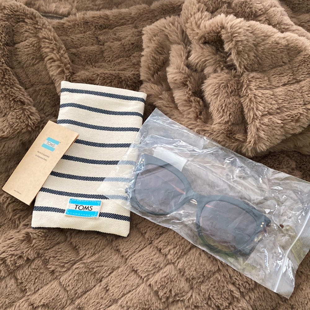 NWT Toms Sunglasses